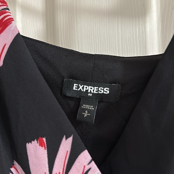Express black and floral dress - Picture 2 of 3